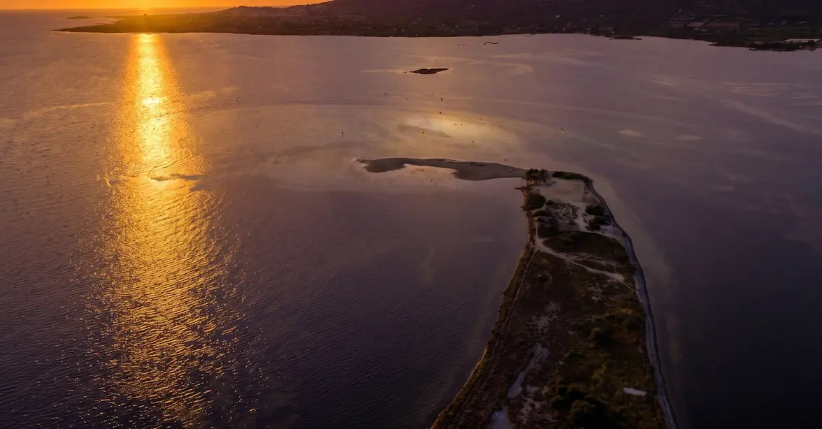 Kitesurf-Session im Flachwasser von Sardinien
